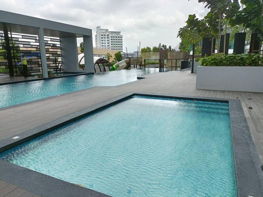 Sky Trees 4 Guests High Floor Nflix Hbo Disney Garden View A1801 Johor Bahru Ngoại thất bức ảnh